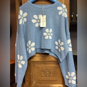 Moon & Madison blue cropped sweater white daisy NWT